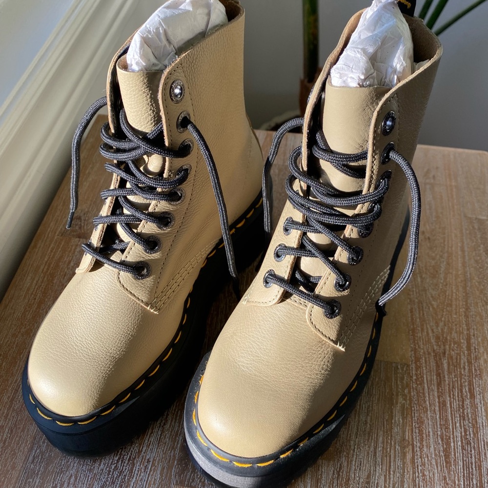 Doc Martens 1460 Max Leather Platform Boots - Pale Olive - Pisa - Picture 3 of 14